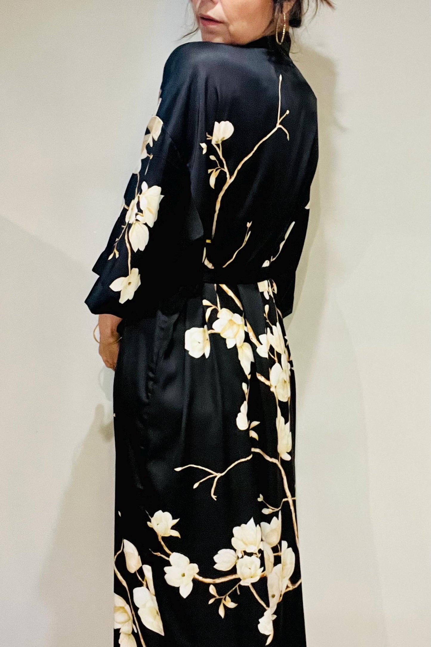 Kimono Robe, Japanese Dressing Gown, Luxury Satin Robe, Bridesmaid Robe, Womens Dressing Gown, Dressing Gown, Black Magnolia Flowers